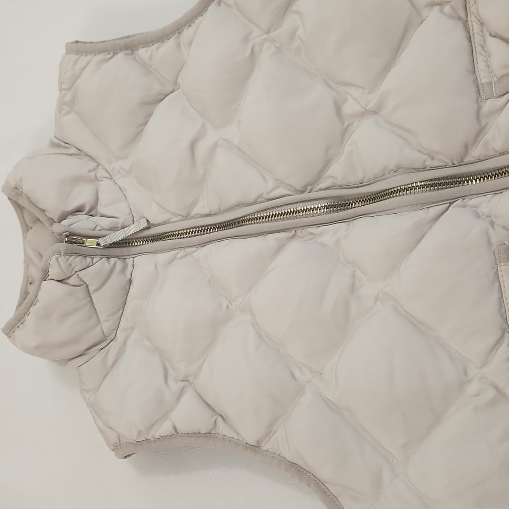 Woolrich Womens Quilted Puffer Vest. Beige. Size M - Picture 3 of 10